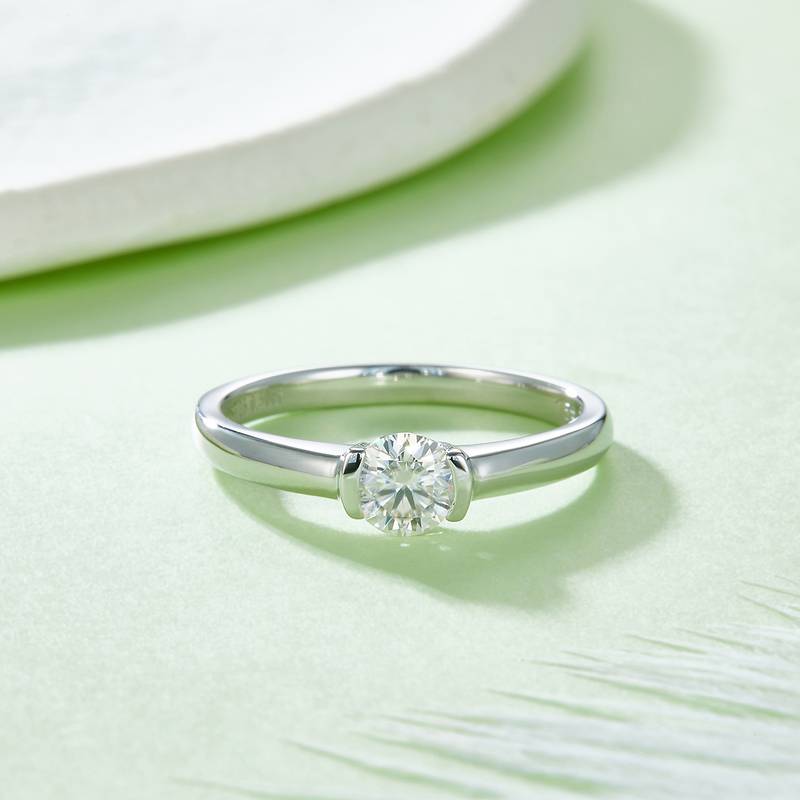 简约圆形S925银镀白金MoissaniteWomen's Ring0.5ctD级